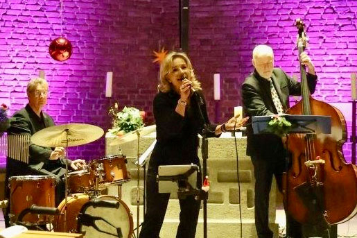 23.12.2023  THREE KINGS AND A QUEEN mit Georg Derks (p), Paul Brandes (b), Christian Schröder in St. Barbara, Oberhausen