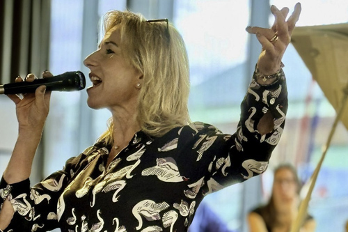 13.10.2024 28. Dellbrücker Jazzmeile, Auftritt als Gastsängerin mit COLOGNE DIXIELAND STEAMERS & WOODHOUSE JAZZBAND, Köln