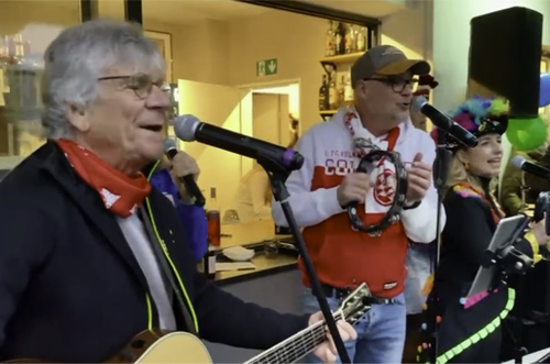 09.02.2025  DIE SCHMITZIES mit dabei v.lks. Bömmel Lückerath (guit), Tom 'Ento“ E'nenbach (voc, perc) u.a., Schmitzebud Köln