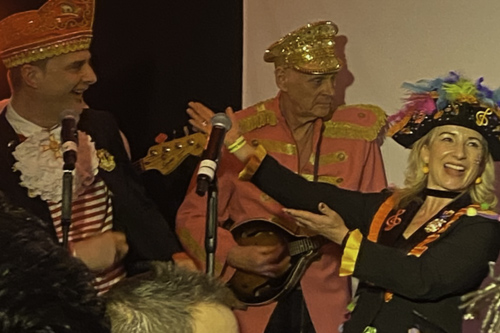 25.02.2025 Kneipensitzung der LAACHENDE HÄTZE e.V. mit den KING’S FOREST ALLSTARS  - hier mit Holger Kirsch (lks.) und 'Morschi' Erpenbach (guit) (Mitte), Brauhaus Sion, Köln