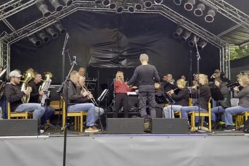 25.05.2025  Musikfestival Rath/Heumar, als Gastsängerin beim SÜLZTALER BLASORCHESTER (Ltg. Marcus Kanzler), Köln-Rath/Heumar