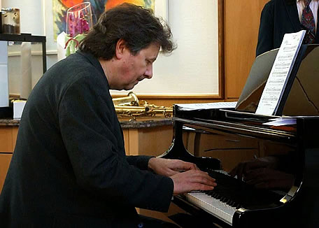 18.06.2014 "Jazz im Augustinum" in Essen mit dem Remy Filipovitch Trio (Thomas Hufschmidt, p) Foto: Gerd Jordan